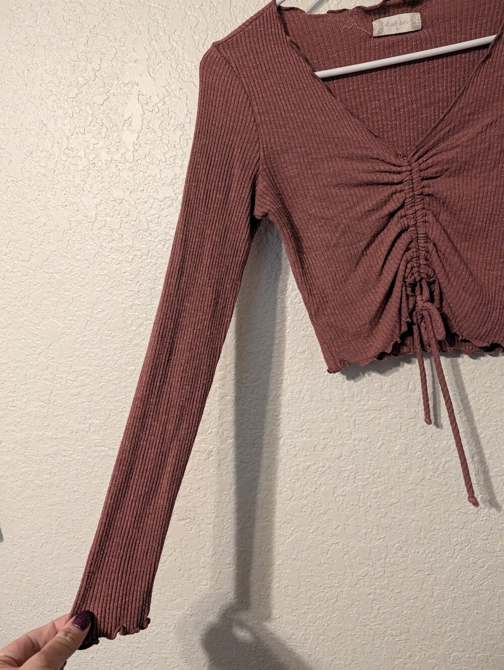 Altar'd State Ribbed Drawstring V-Neck Long Sleeve Crop Top Brick Red/Orange, M - Picture 3 of 6